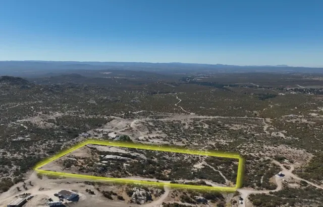 a view of a back yard of the house