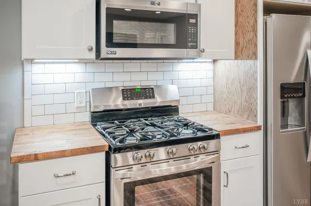 $979,000 | 1420 West Crossing Drive, Forest, VA 24551