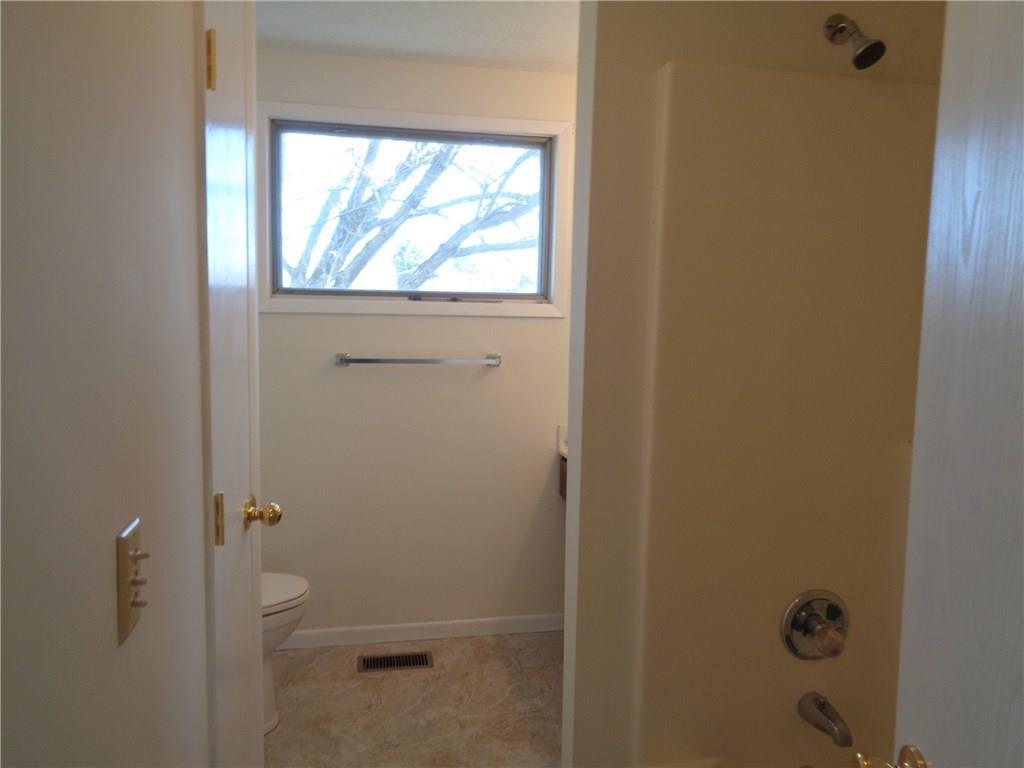 5323 West Ridgewood Road Springfield, OH 45503 - Photo 11 of 23