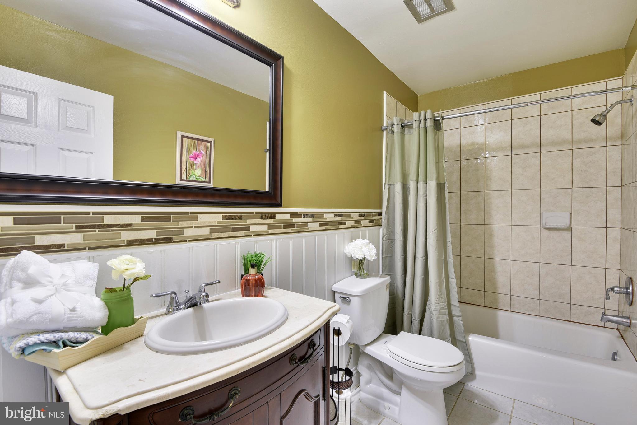 14904 Hydrus Road Silver Spring, MD 20906 - Photo 14 of 22 Bath