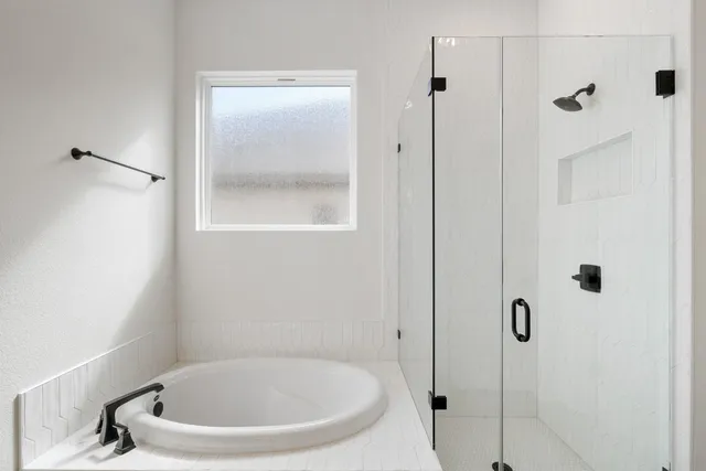 $449,990 | 206 Lariat Loop, Liberty Hill, TX 78642