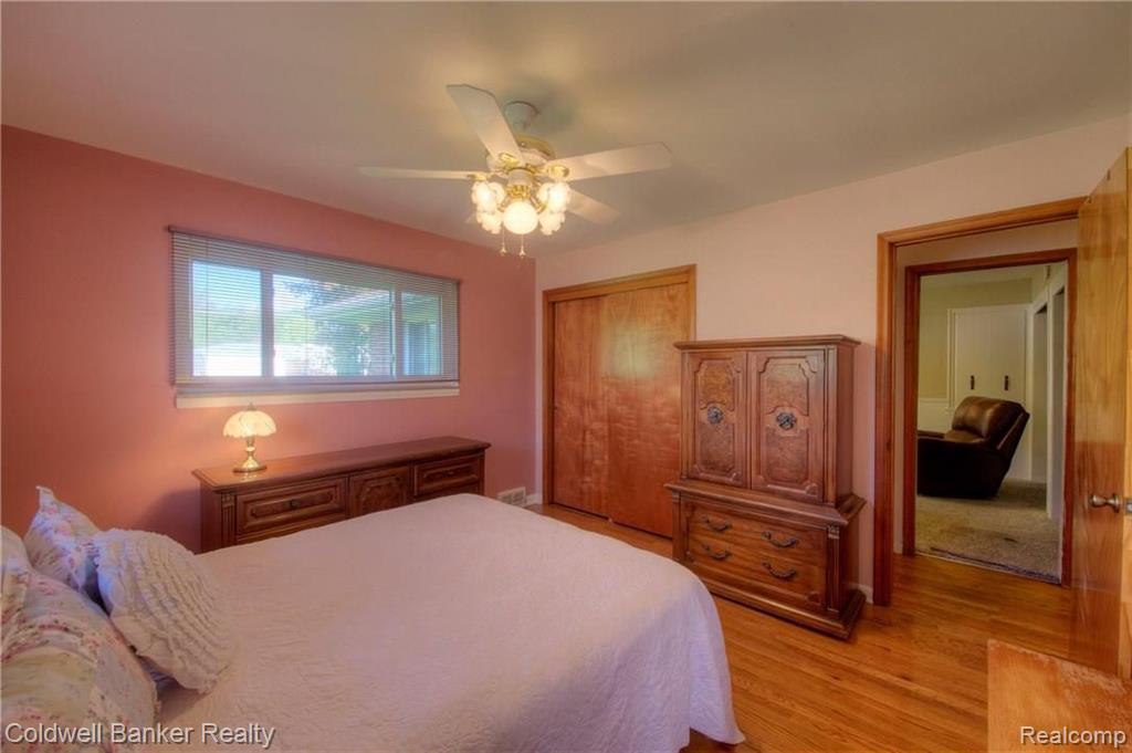 28341 Farmington Road Farmington Hills, MI 48334 - Photo 20 of 35