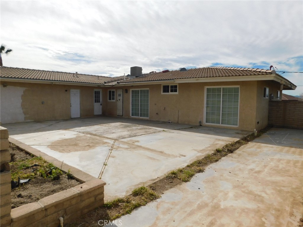 16420 Malahat Road Apple Valley, CA 92307 - Photo 5 of 14