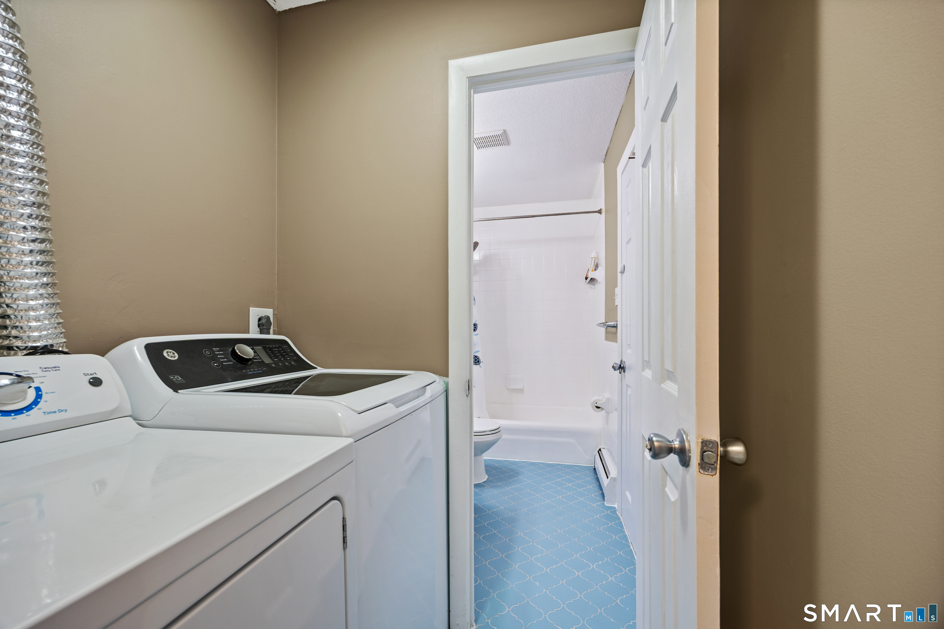 7 Sutton Place, Unit 7 Bloomfield, CT 06002 - Photo 20 of 25