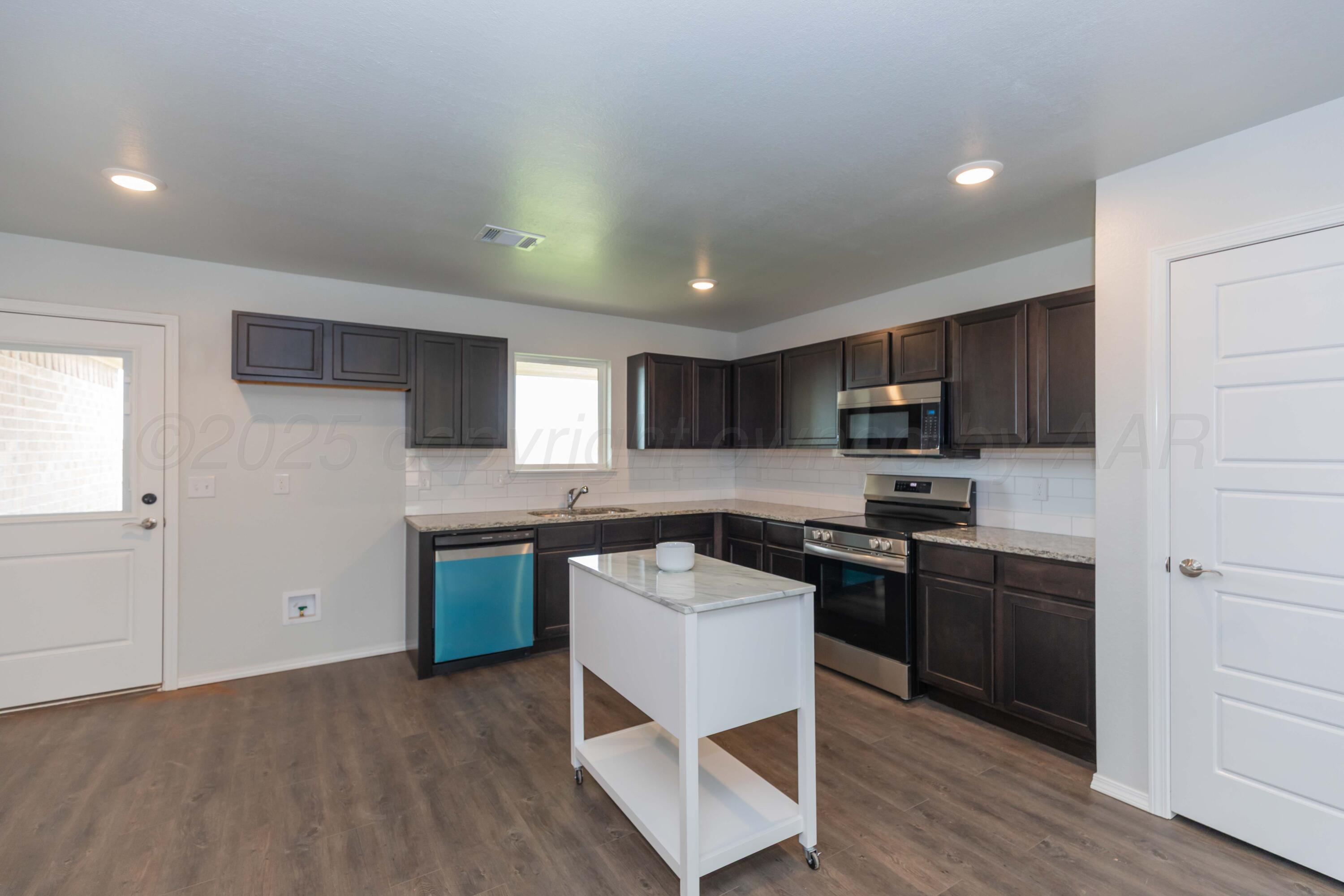 4707 Beacon Road Amarillo, TX 79118 - Photo 8 of 37 KITCHEN