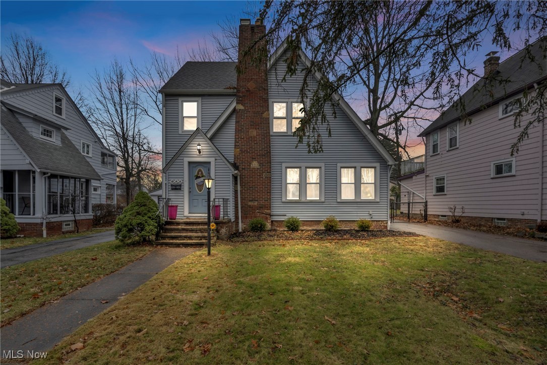 955 Cambridge Road Cleveland, OH 44121 - Photo 1 of 30