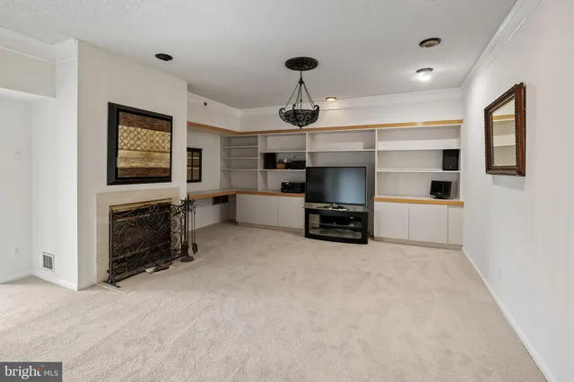 $2,600 | 6072 Main Street, Voorhees, NJ 08043