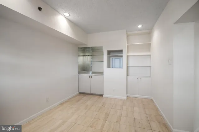 $2,600 | 6072 Main Street, Voorhees, NJ 08043