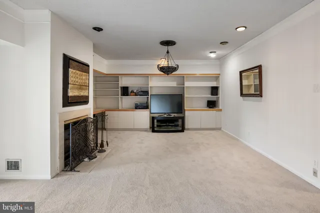 $2,600 | 6072 Main Street, Voorhees, NJ 08043