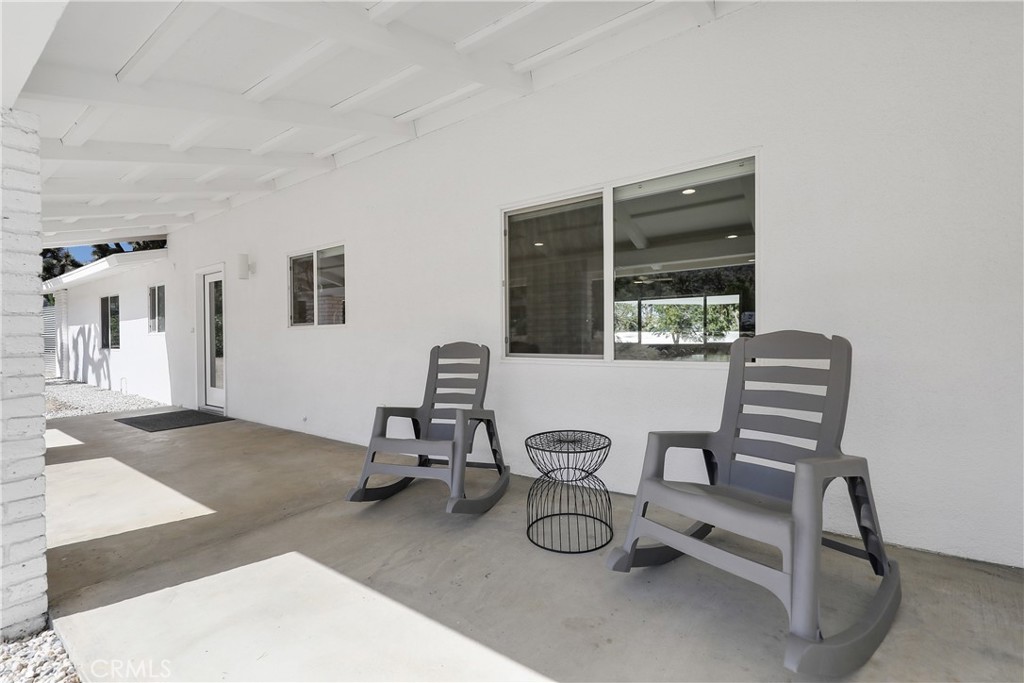 56800 Java Drive Yucca Valley, CA 92284 - Photo 4 of 43 a chair and table in a room