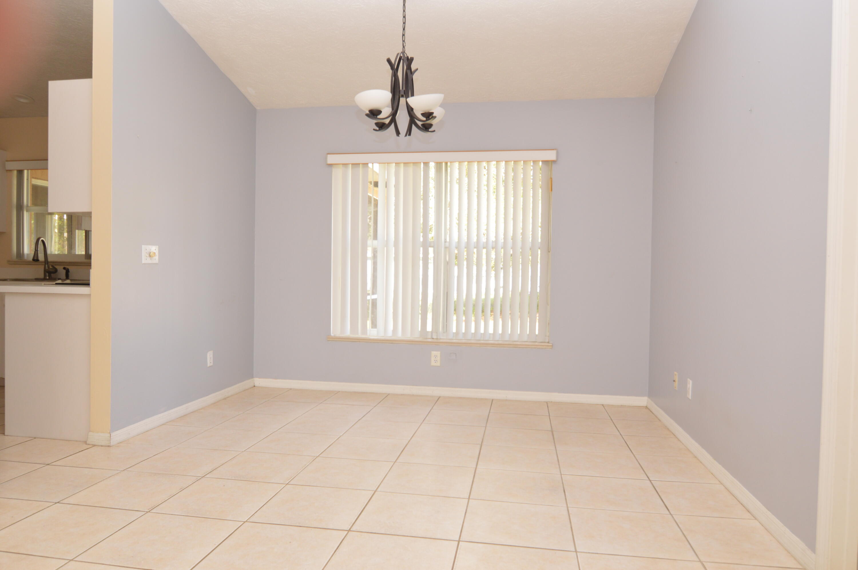 305 Southwest Duxbury Avenue Port St. Lucie, FL 34983 - Photo 3 of 10 dining