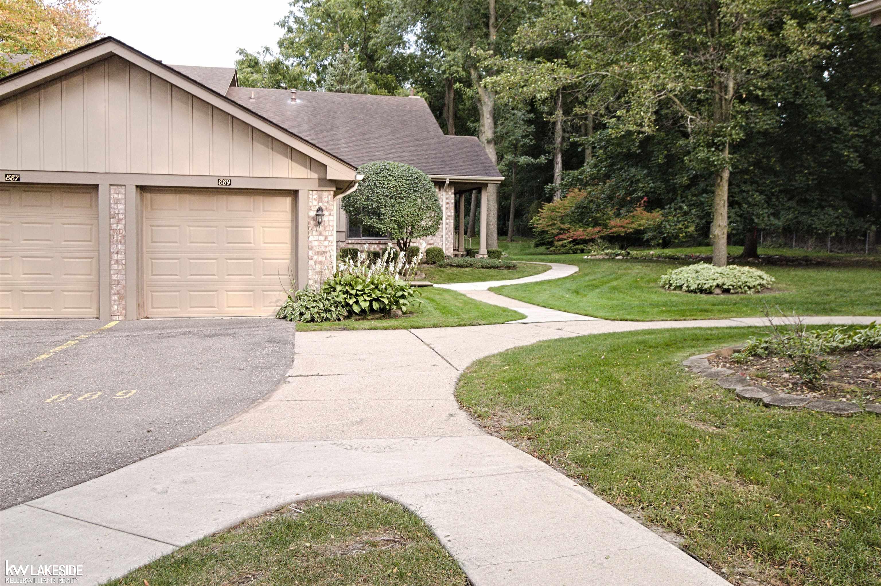 889 Lafayette Court Rochester, MI 48307 - Photo 2 of 27 50123340-1.JPG