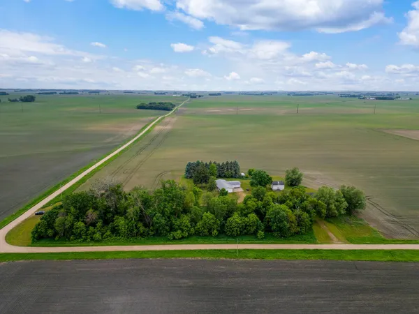 $299,999 | 25975 630th Avenue, Wells, MN 56097