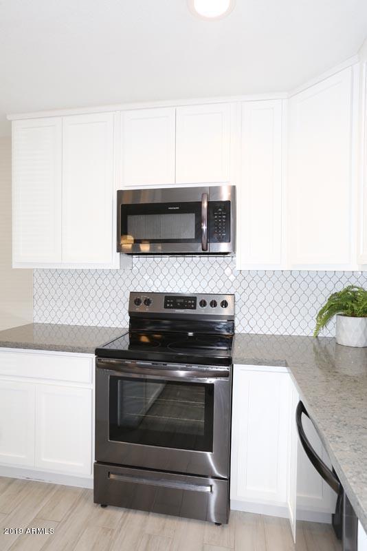 8531 East Chaparral Road Scottsdale, AZ 85250 - Photo 13 of 39 Kitchen-Range