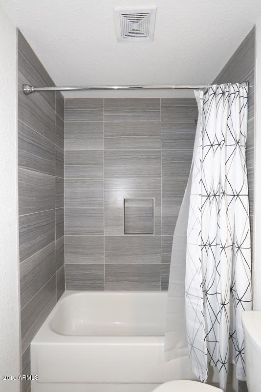 8531 East Chaparral Road Scottsdale, AZ 85250 - Photo 17 of 39 Hall Bath-Tub