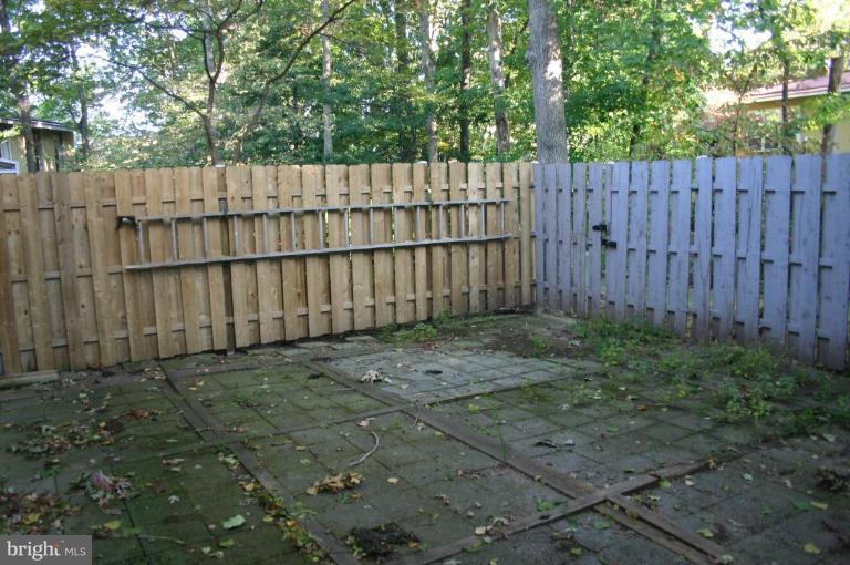 11449 Waterview Cluster Reston, VA 20190 - Photo 4 of 8 a view of a backyard
