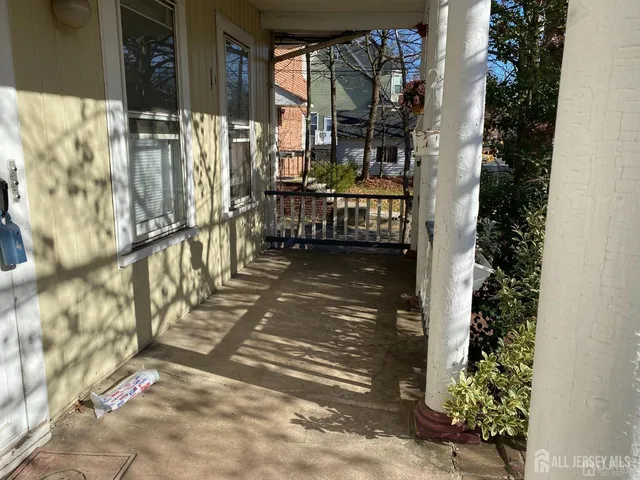 a view of entryway with a front door