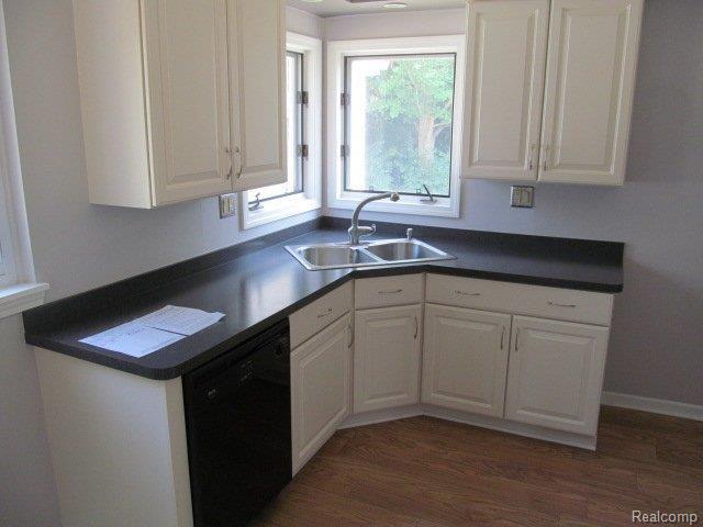31635 Marblehead Road Farmington, MI 48336 - Photo 10 of 16 261-917337 - Kitchen.JPG