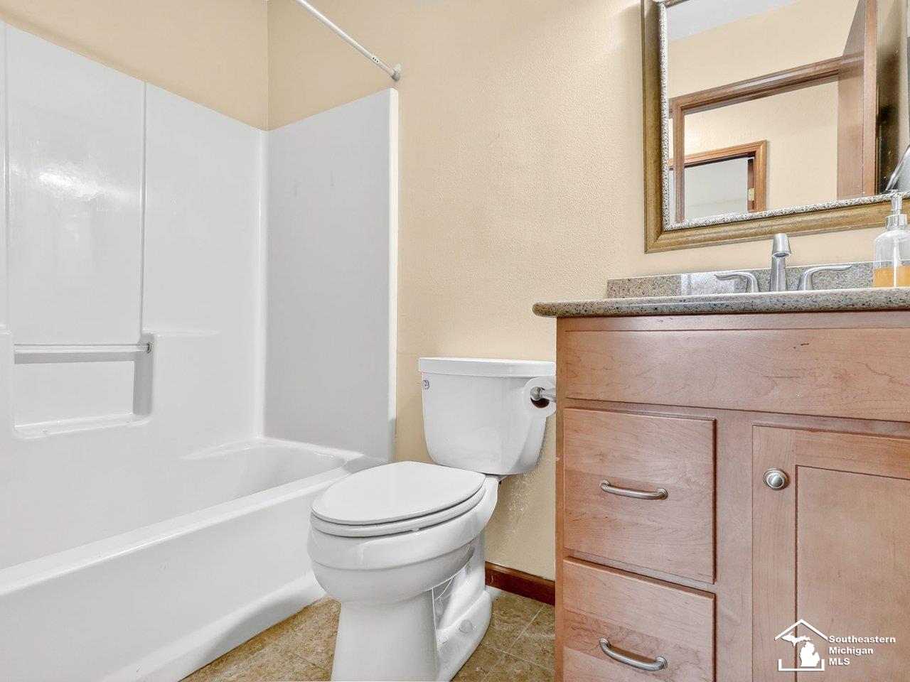 7010 Douglas Road Lambertville, MI 48144 - Photo 21 of 41 50194302-ca7614b7-48e8-45e3-8551-960ceb83f7f6.JPG