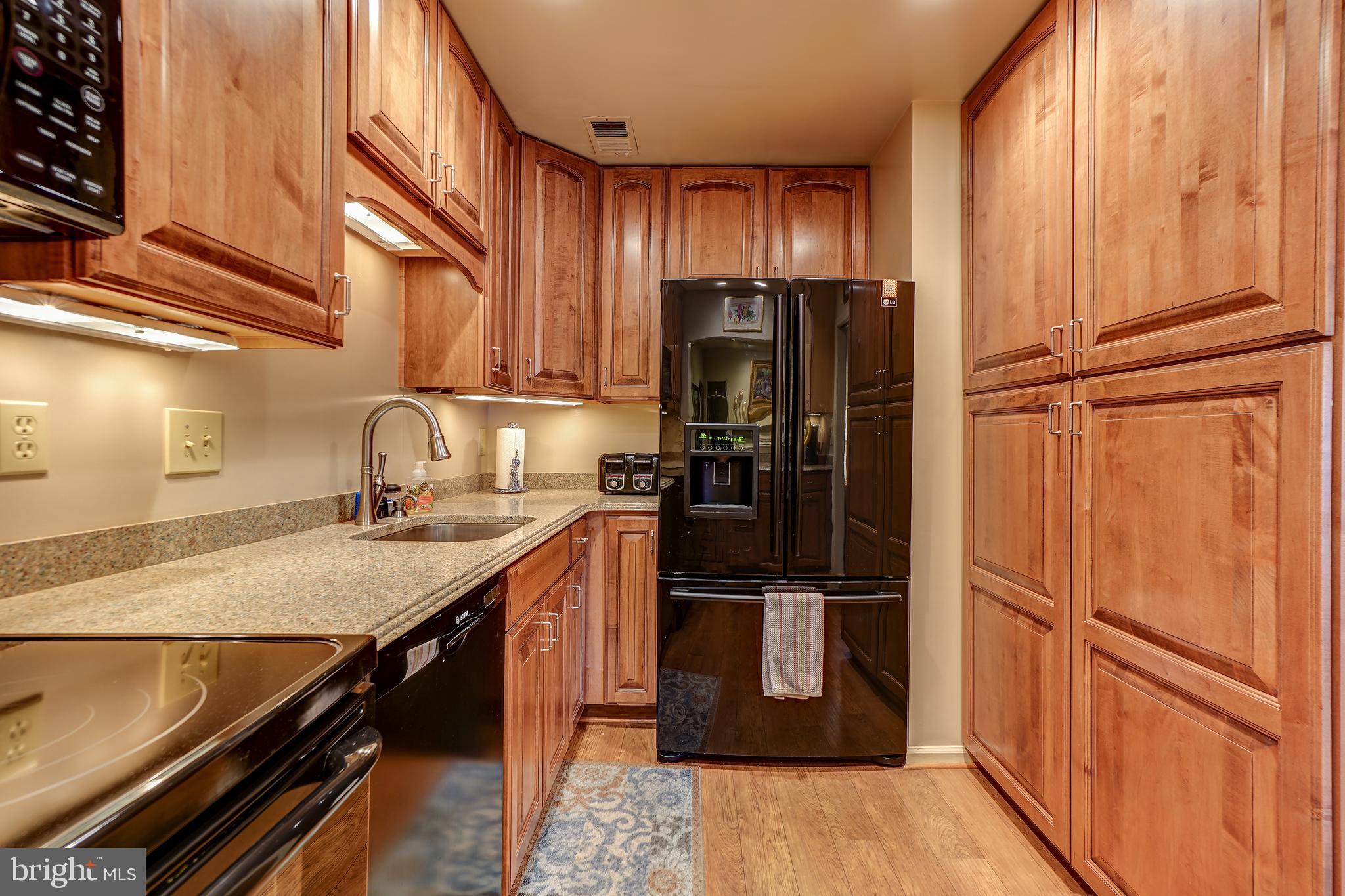 10706 Kings Riding Way, Unit 20118 Rockville, MD 20852 - Photo 21 of 33 Kitchen