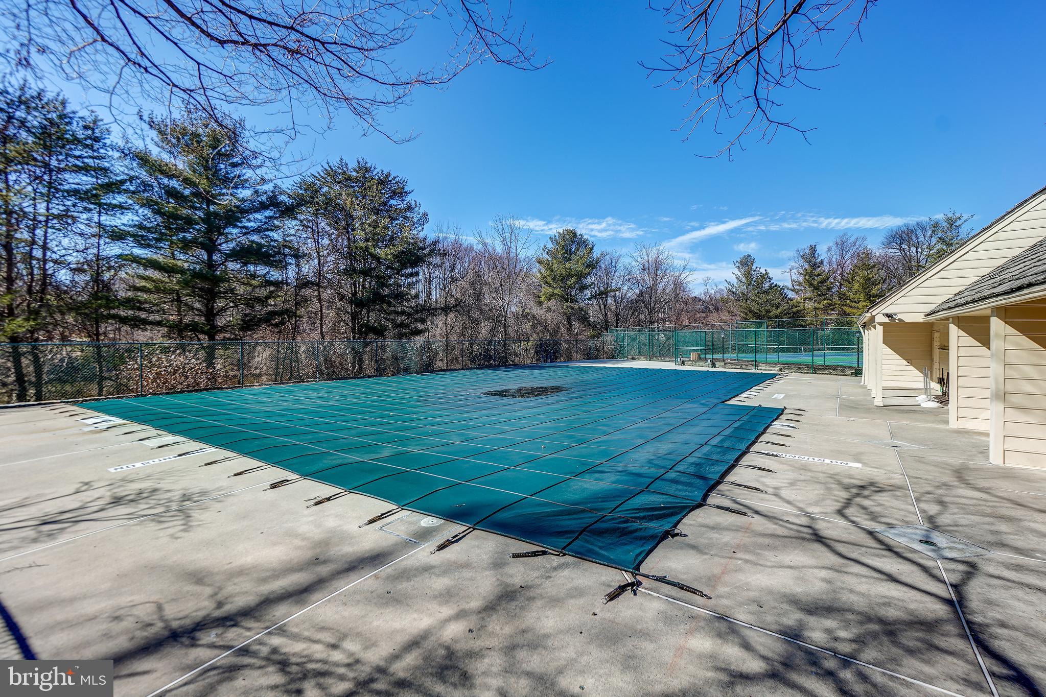 10706 Kings Riding Way, Unit 20118 Rockville, MD 20852 - Photo 29 of 33 Swimming Pool