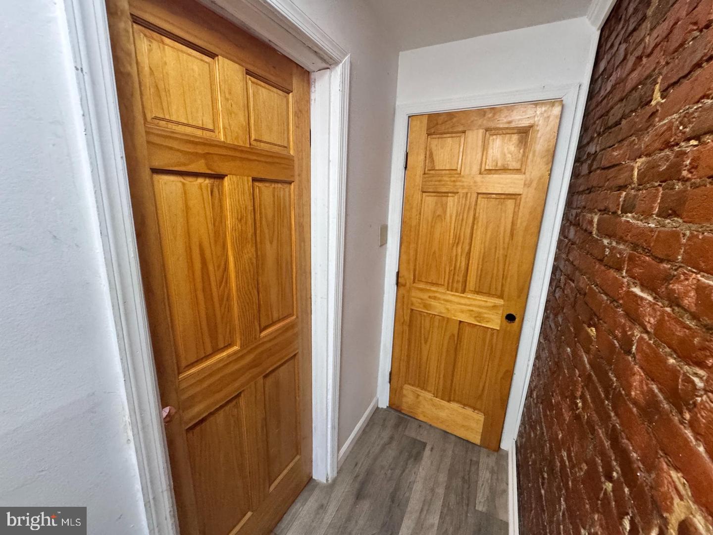 2050 Reed Street Philadelphia, PA 19146 - Photo 4 of 23 VESTIBULE