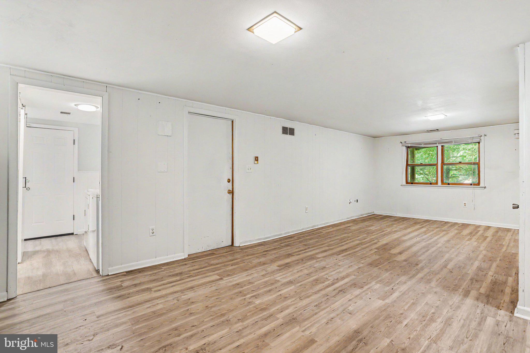 381 Ironstone Ridge Road Lancaster, PA 17603 - Photo 22 of 30 Spacious, light-filled living area.