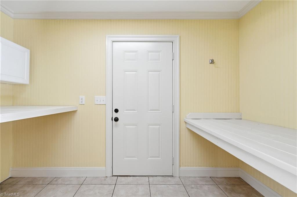 376 Staplewood Road Lexington, NC 27295 - Photo 19 of 50 Laundry