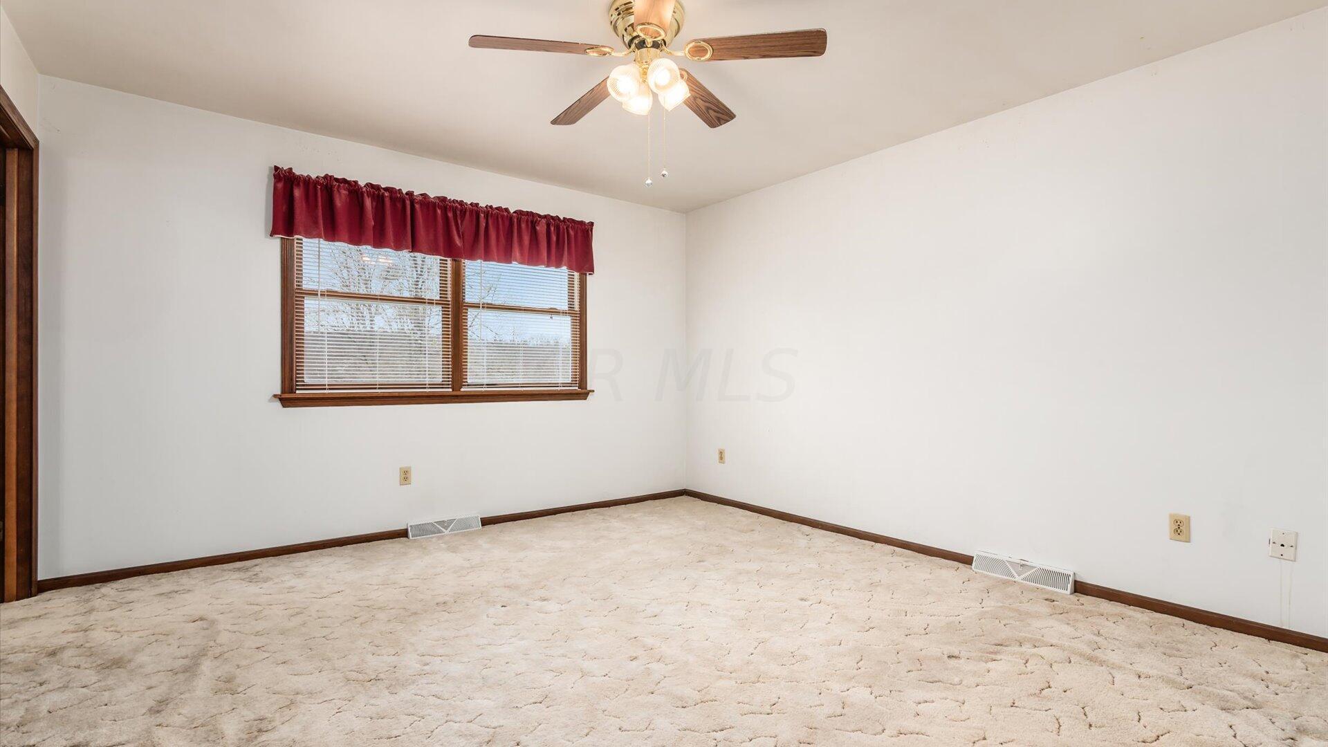 1055 West Union Road Norwich, OH 43767 - Photo 18 of 37 19-z 1055 W Union032