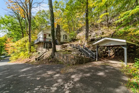 $425,000 | 109 Mountain Road, Ridgefield, CT 06877