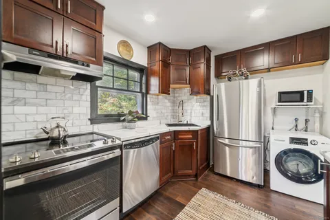 $425,000 | 109 Mountain Road, Ridgefield, CT 06877