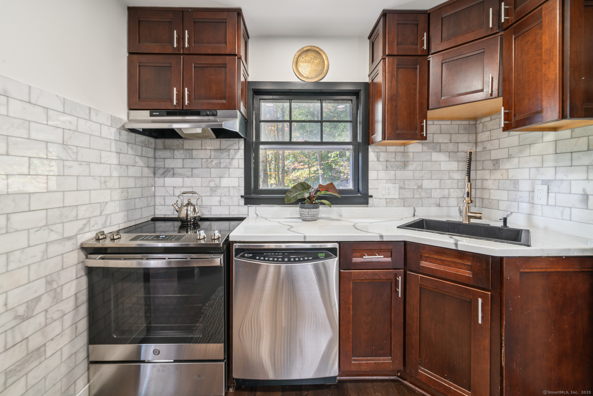 109 Mountain Road Ridgefield, CT 06877 - Photo 8 of 18