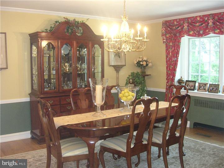103 Stratford Road Wallingford, PA 19086 - Photo 4 of 25 Dining Room