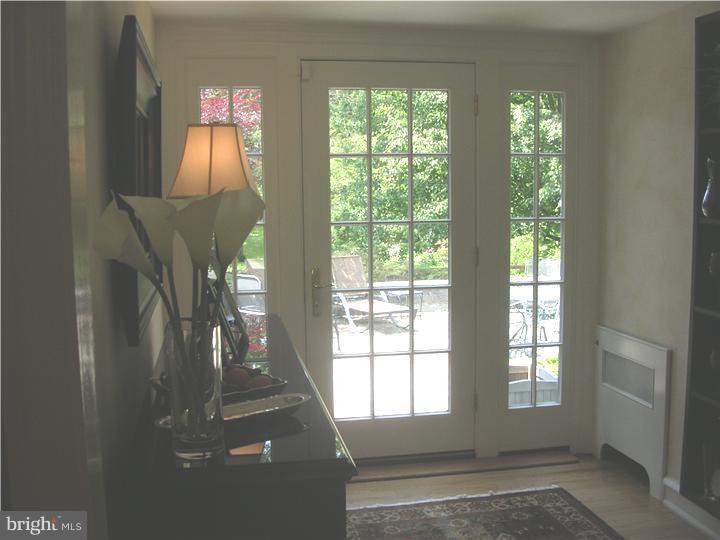 103 Stratford Road Wallingford, PA 19086 - Photo 5 of 25 Hallway