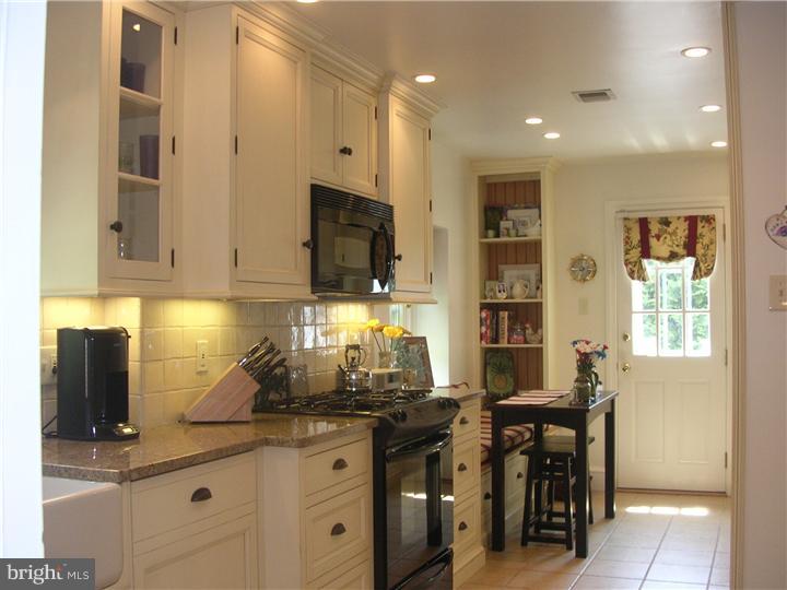 103 Stratford Road Wallingford, PA 19086 - Photo 6 of 25 Kitchen