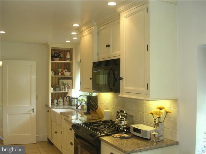 103 Stratford Road Wallingford, PA 19086 - Photo 7 of 25 Kitchen