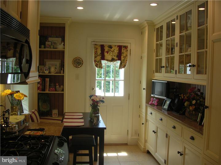 103 Stratford Road Wallingford, PA 19086 - Photo 8 of 25