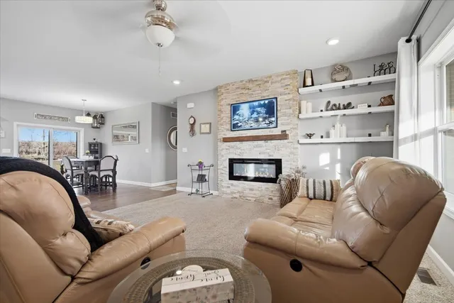 $449,900 | 500 Raef Road, Downs, IL 61736