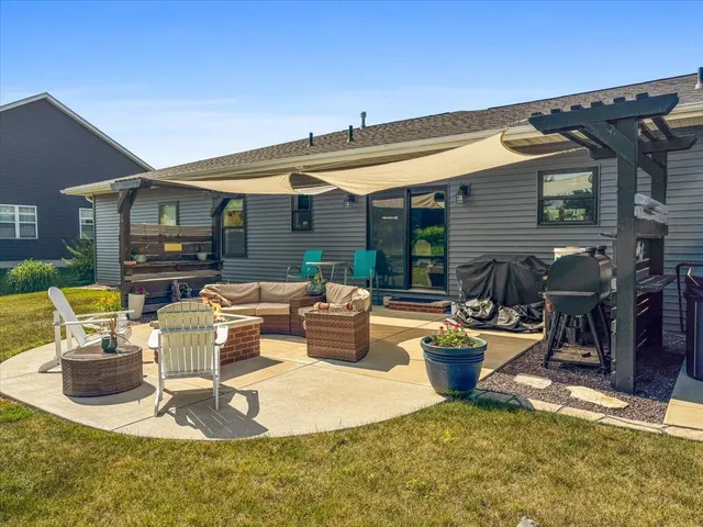 $449,900 | 500 Raef Road, Downs, IL 61736