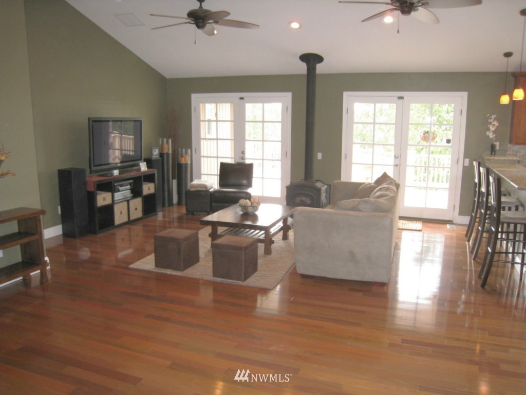 24218 Redmond-Fall City Road Northeast Redmond, WA 98053 - Photo 5 of 12 Gallery Image 5
