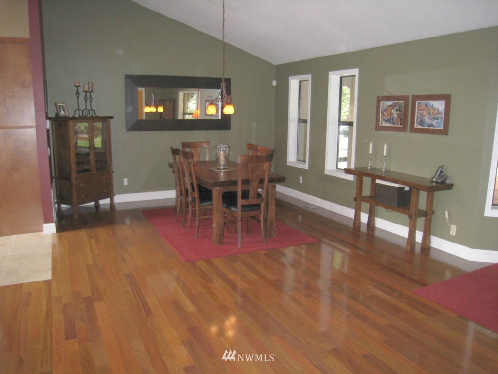 24218 Redmond-Fall City Road Northeast Redmond, WA 98053 - Photo 6 of 12 Gallery Image 6