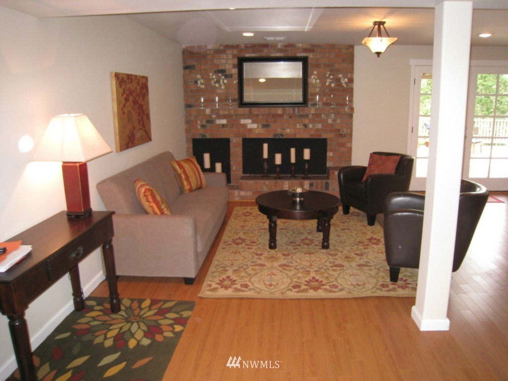 24218 Redmond-Fall City Road Northeast Redmond, WA 98053 - Photo 7 of 12 Gallery Image 7