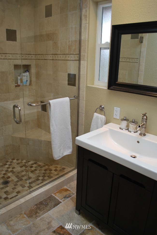 24218 Redmond-Fall City Road Northeast Redmond, WA 98053 - Photo 10 of 12 Gallery Image 10