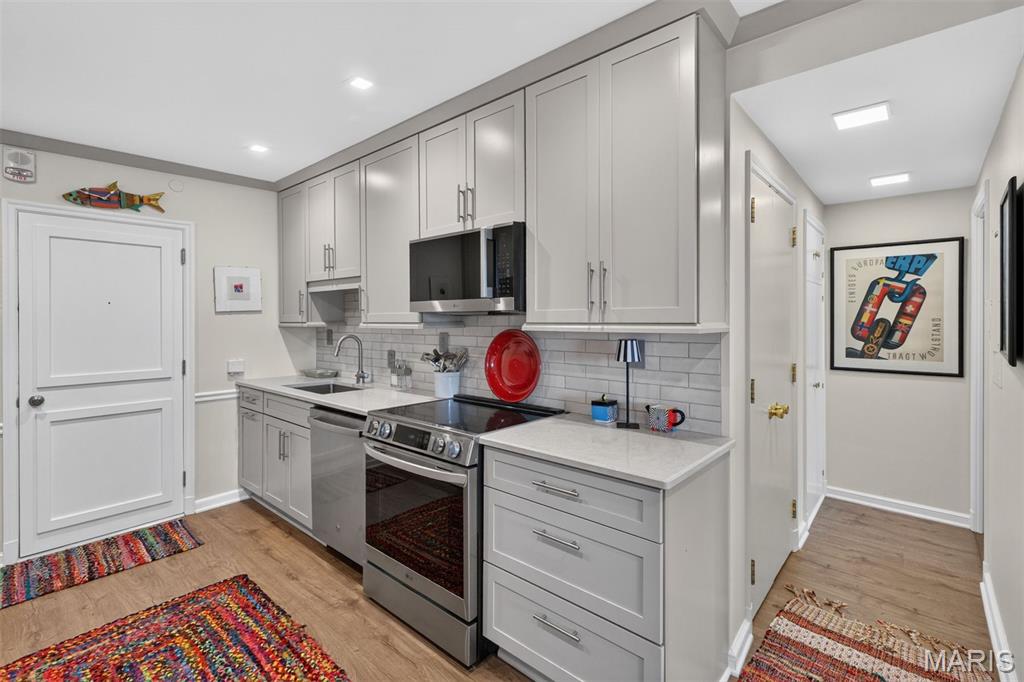 710 South Hanley Road, Unit 10A Clayton, MO 63105 - Photo 11 of 33