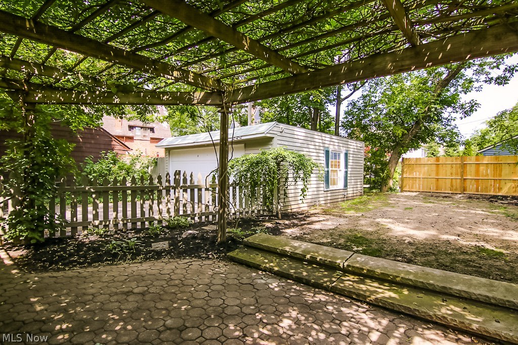 16809 Holbrook Road Cleveland, OH 44120 - Photo 4 of 34