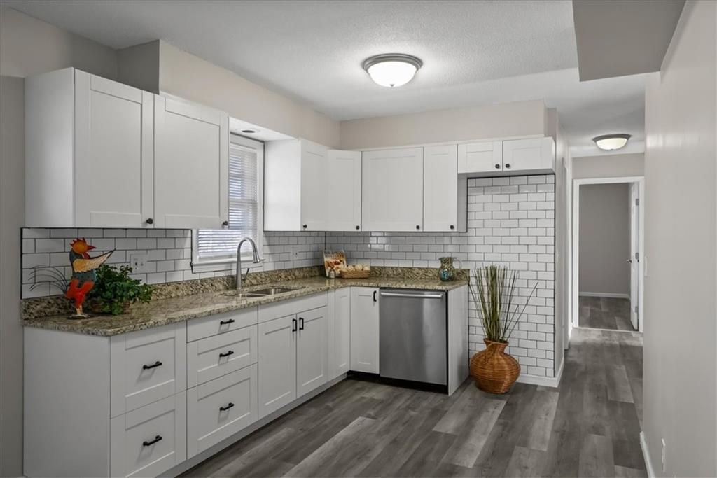 10116 West 52nd Terrace Merriam, KS 66203 - Photo 3 of 32