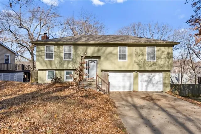 $330,000 | 10116 West 52nd Terrace, Merriam, KS 66203