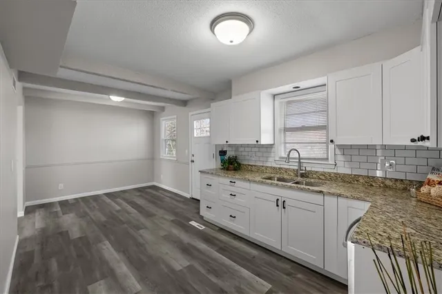 $330,000 | 10116 West 52nd Terrace, Merriam, KS 66203