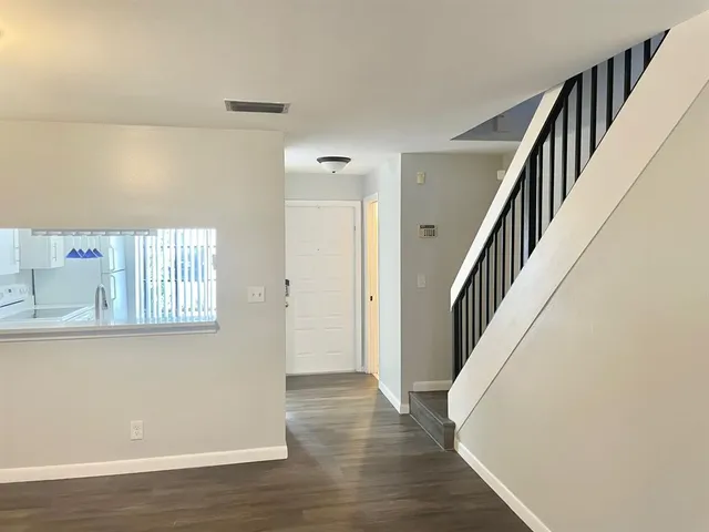 $2,300 | 2700 South Oakland Forest Drive, Unit 308, Oakland Park, FL 33309