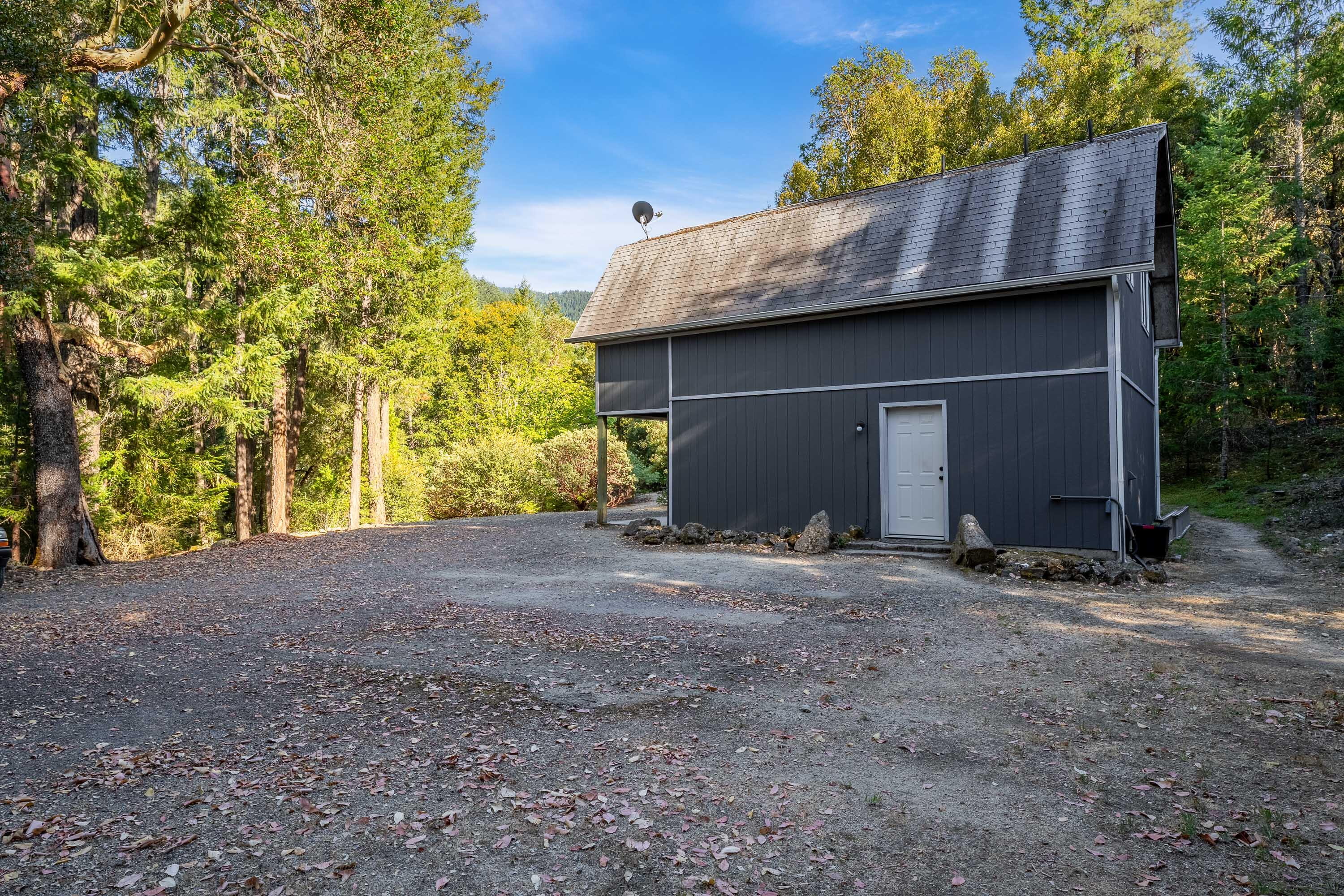 3140 Winona Road Grants Pass, OR 97526 - Photo 11 of 34 EXT (6 of 12)